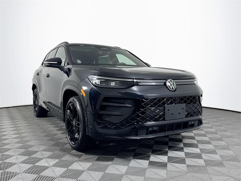 new 2025 Volkswagen Tiguan car, priced at $38,798