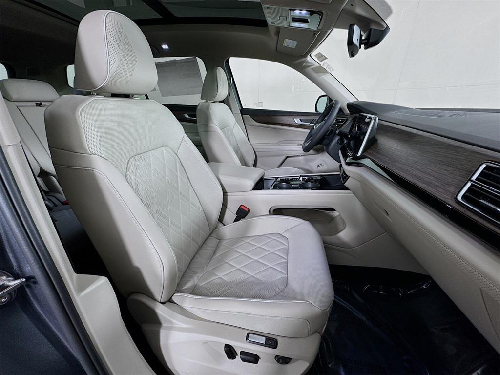 new 2025 Volkswagen Atlas car, priced at $53,411