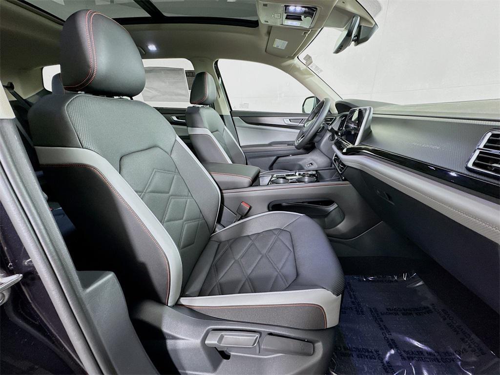 new 2025 Volkswagen Atlas car, priced at $48,175