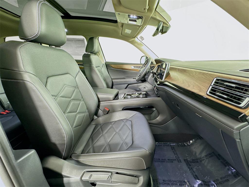 new 2025 Volkswagen Atlas car, priced at $45,975
