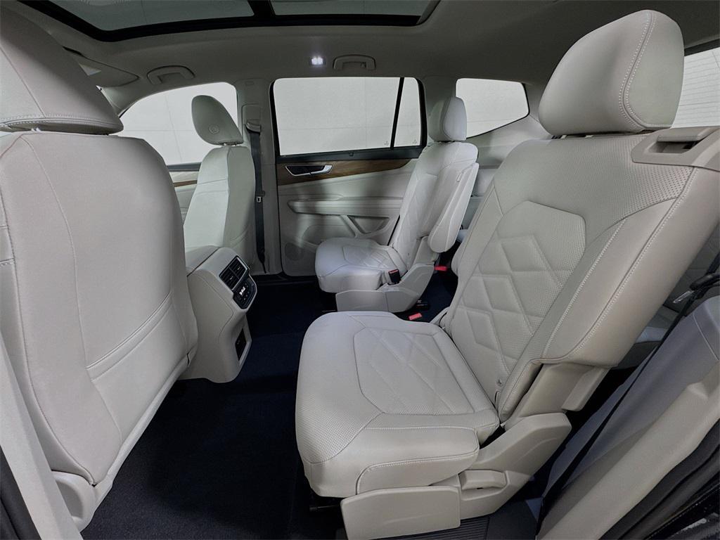 new 2025 Volkswagen Atlas car, priced at $46,061