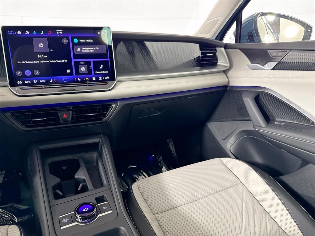 new 2025 Volkswagen Tiguan car, priced at $37,197