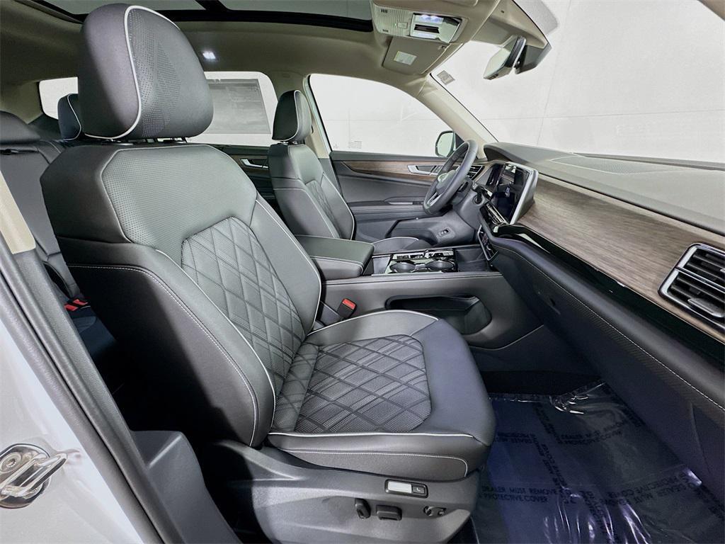 new 2025 Volkswagen Atlas car, priced at $53,848