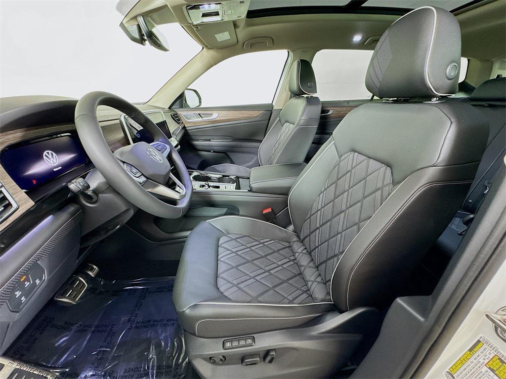 new 2025 Volkswagen Atlas car, priced at $53,848