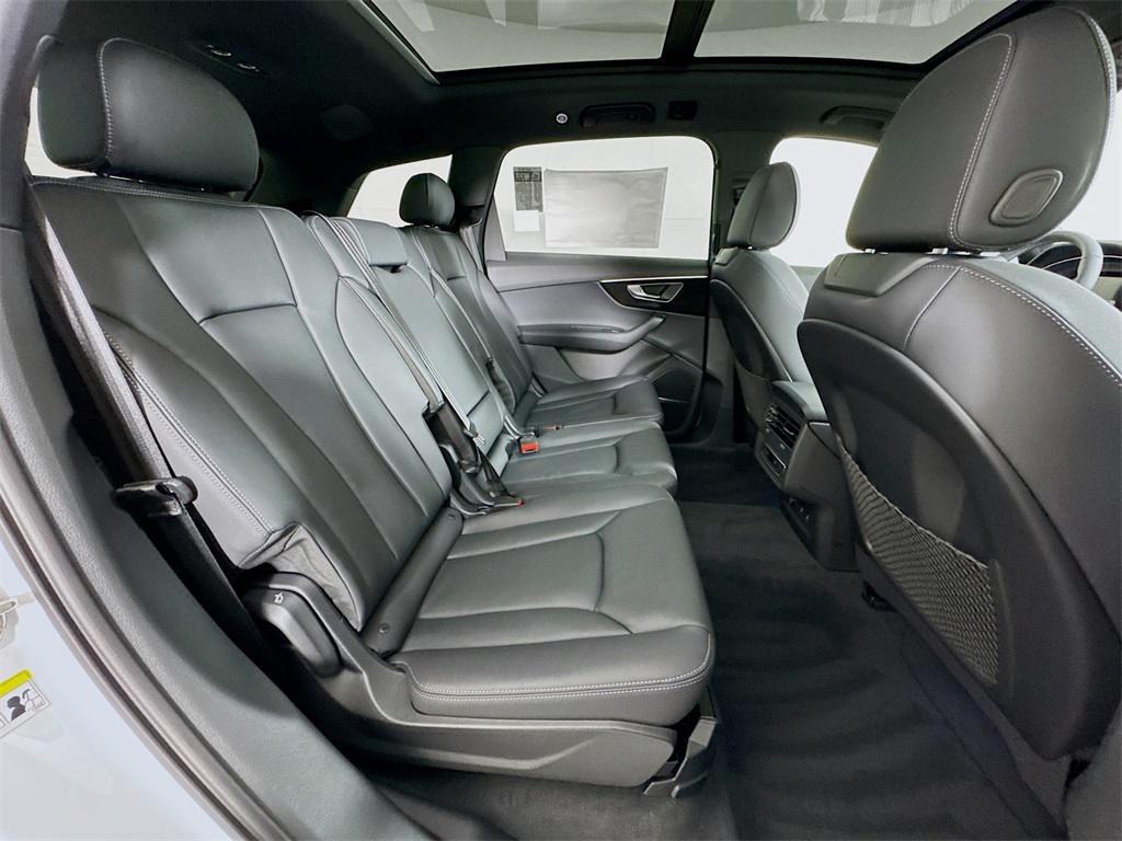 new 2025 Audi Q7 car, priced at $62,420
