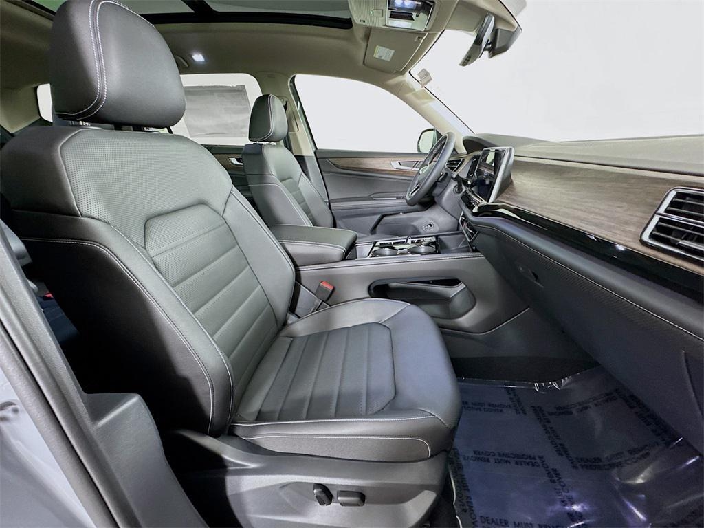 new 2025 Volkswagen Atlas car, priced at $50,107