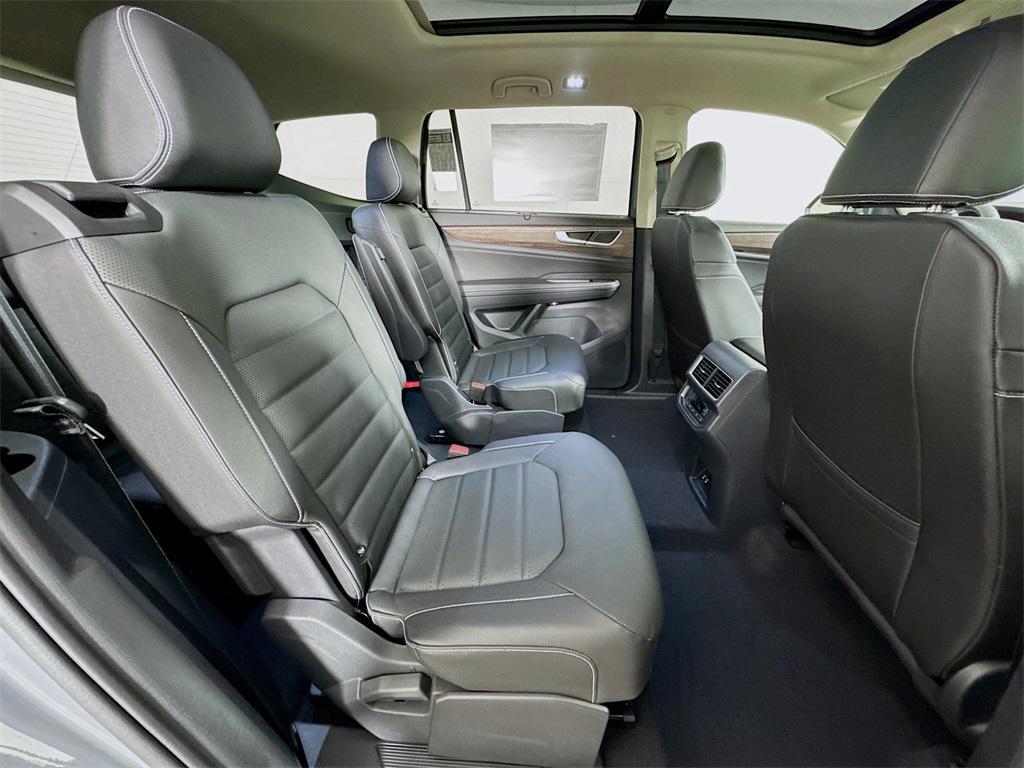 new 2025 Volkswagen Atlas car, priced at $50,107