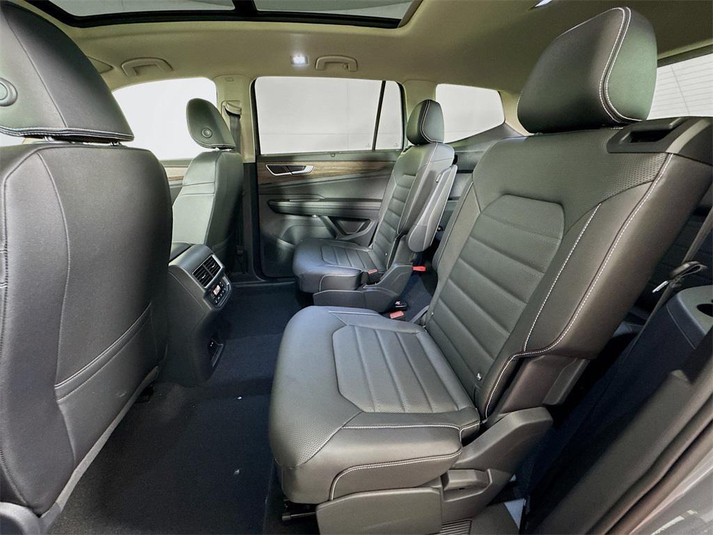 new 2025 Volkswagen Atlas car, priced at $50,107