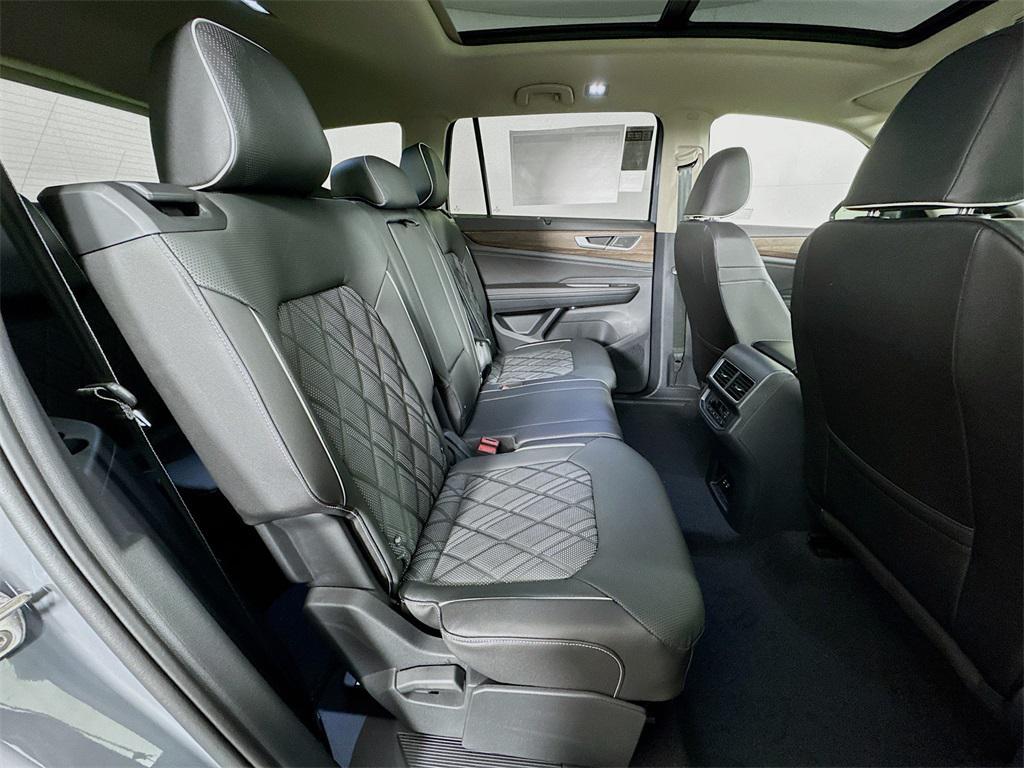 new 2025 Volkswagen Atlas car, priced at $53,848