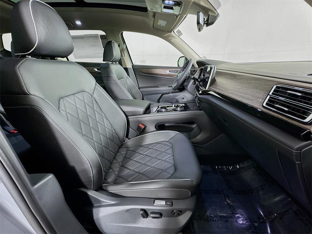 new 2025 Volkswagen Atlas car, priced at $53,848