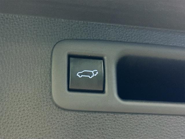 used 2021 Toyota Highlander Hybrid car, priced at $28,222