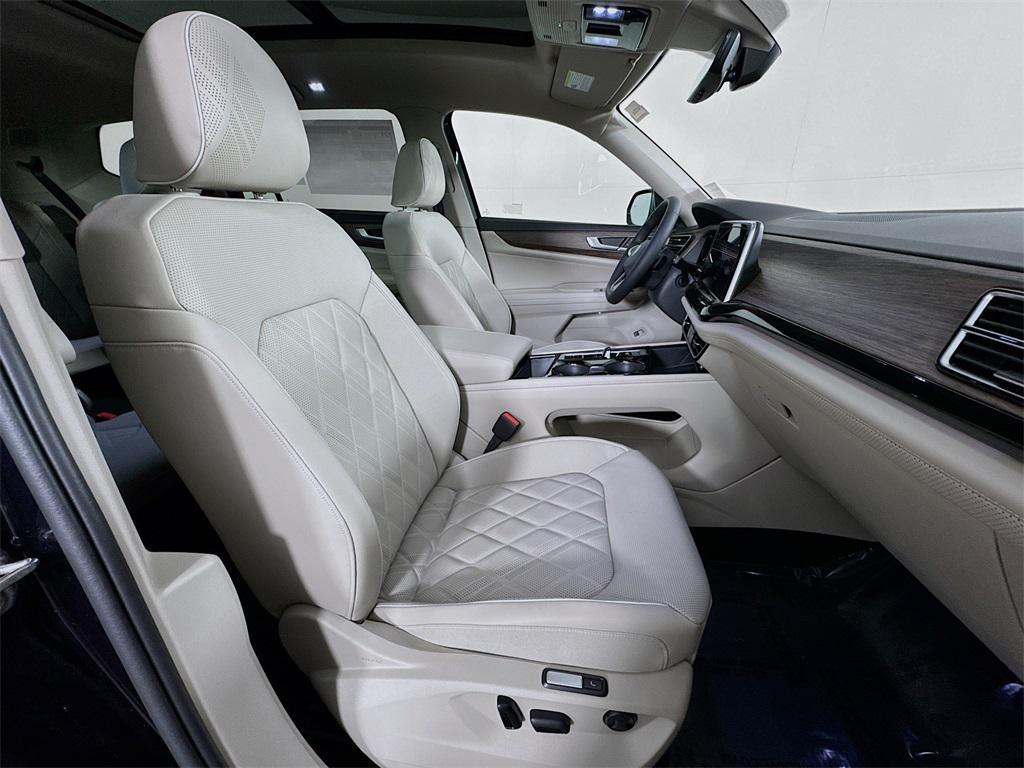 new 2025 Volkswagen Atlas car, priced at $54,009
