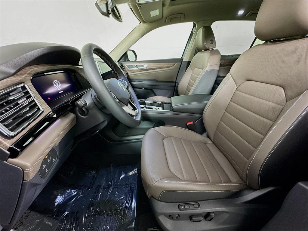 new 2025 Volkswagen Atlas car, priced at $48,836