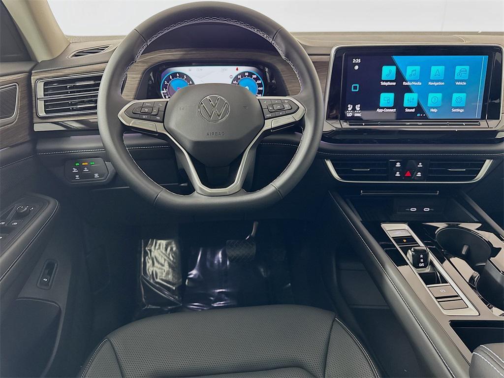 new 2025 Volkswagen Atlas car, priced at $49,072