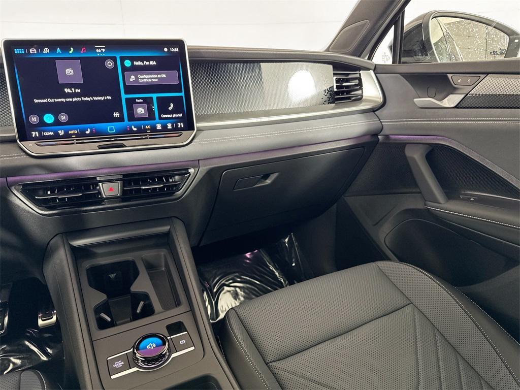 new 2025 Volkswagen Tiguan car, priced at $39,235