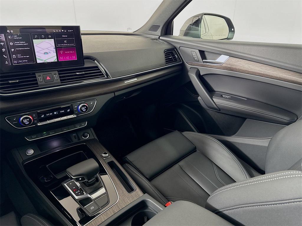 new 2025 Audi Q5 car, priced at $69,475