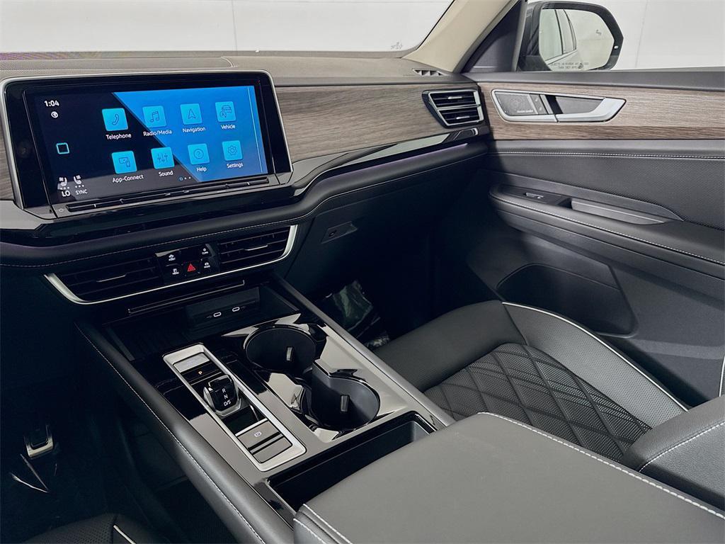 new 2025 Volkswagen Atlas car, priced at $54,738