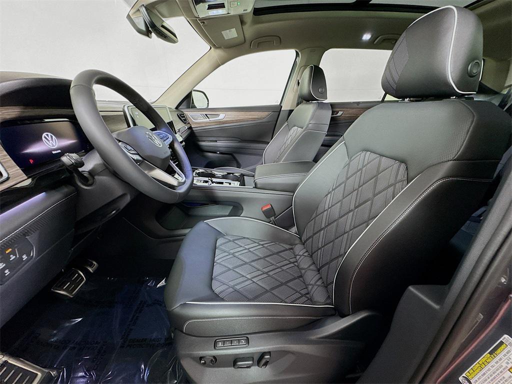 new 2025 Volkswagen Atlas car, priced at $54,738