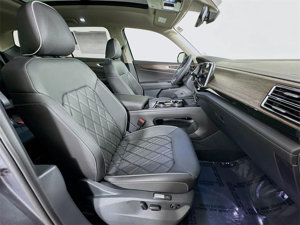 new 2025 Volkswagen Atlas car, priced at $54,738