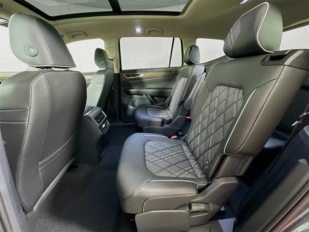 new 2025 Volkswagen Atlas car, priced at $54,738