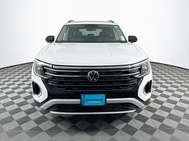 new 2024 Volkswagen Atlas car, priced at $47,748