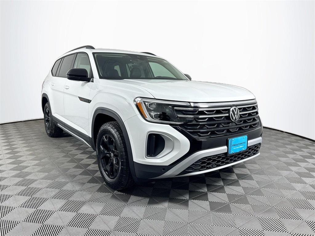 new 2025 Volkswagen Atlas car, priced at $47,177
