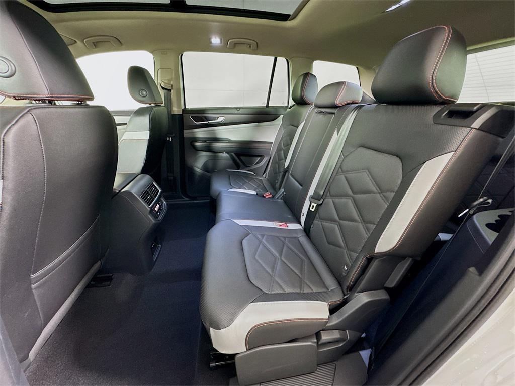 new 2025 Volkswagen Atlas car, priced at $47,177