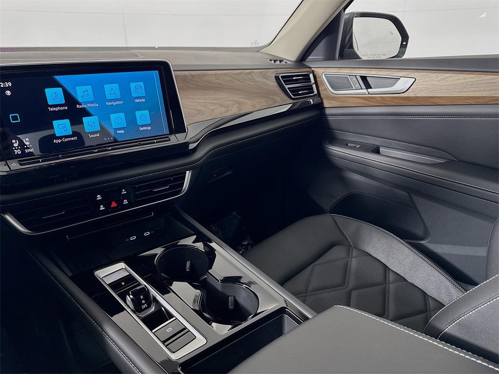 new 2025 Volkswagen Atlas car, priced at $45,116