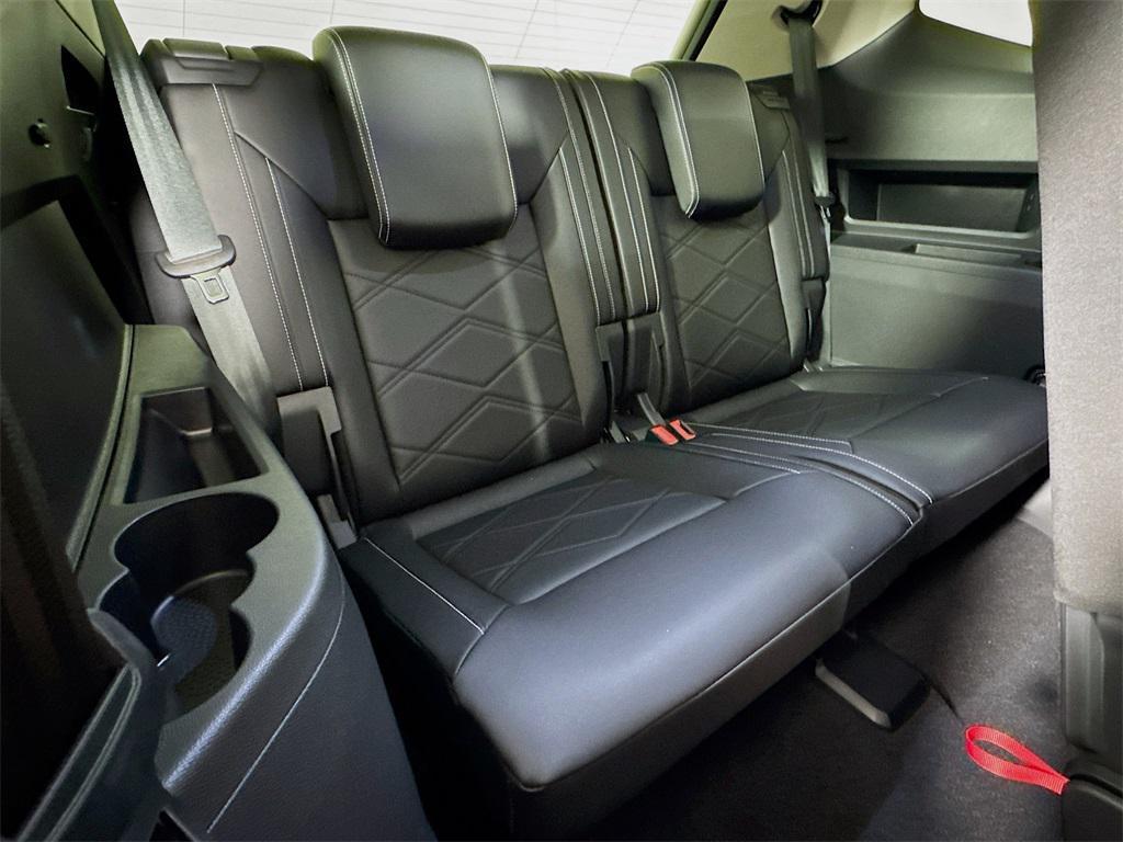 new 2025 Volkswagen Atlas car, priced at $45,116