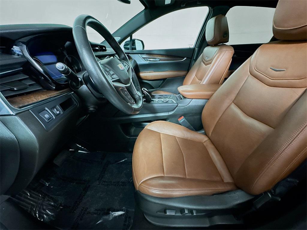 used 2022 Cadillac XT5 car, priced at $30,992
