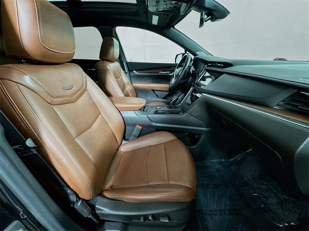 used 2022 Cadillac XT5 car, priced at $30,992