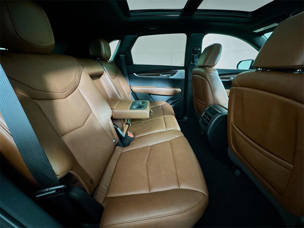used 2022 Cadillac XT5 car, priced at $30,992
