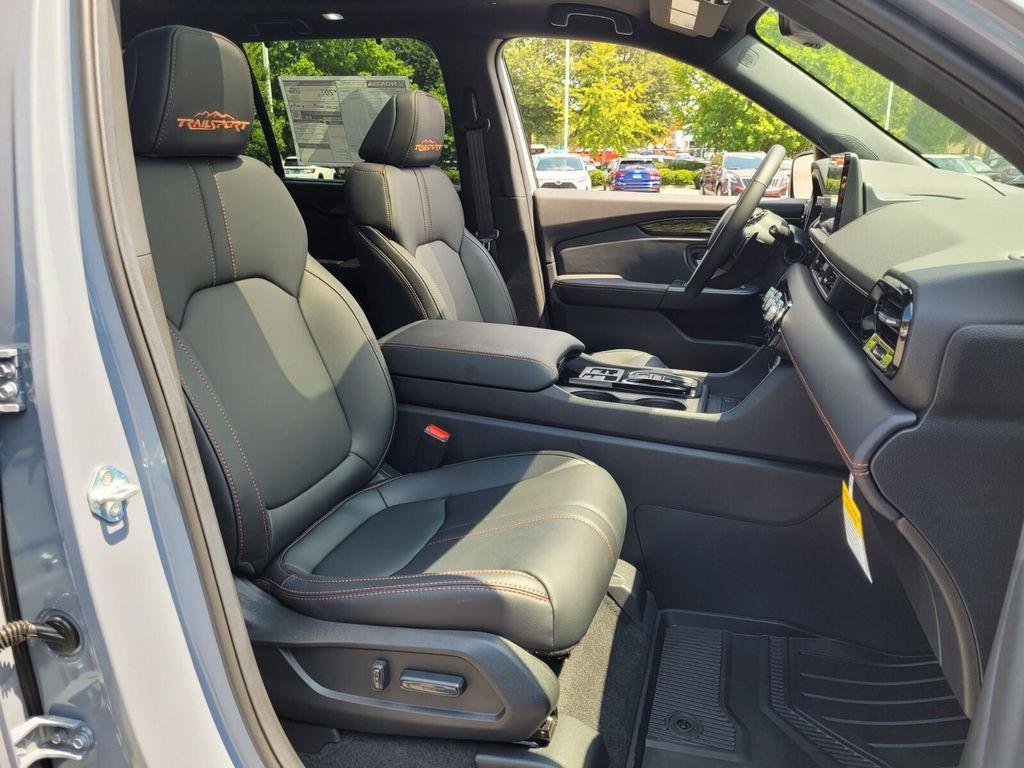 new 2025 Honda Pilot car, priced at $48,859