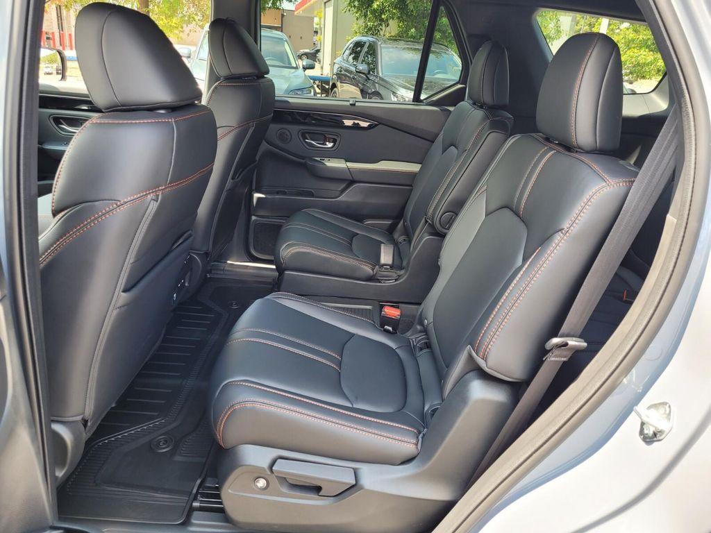 new 2025 Honda Pilot car, priced at $48,859