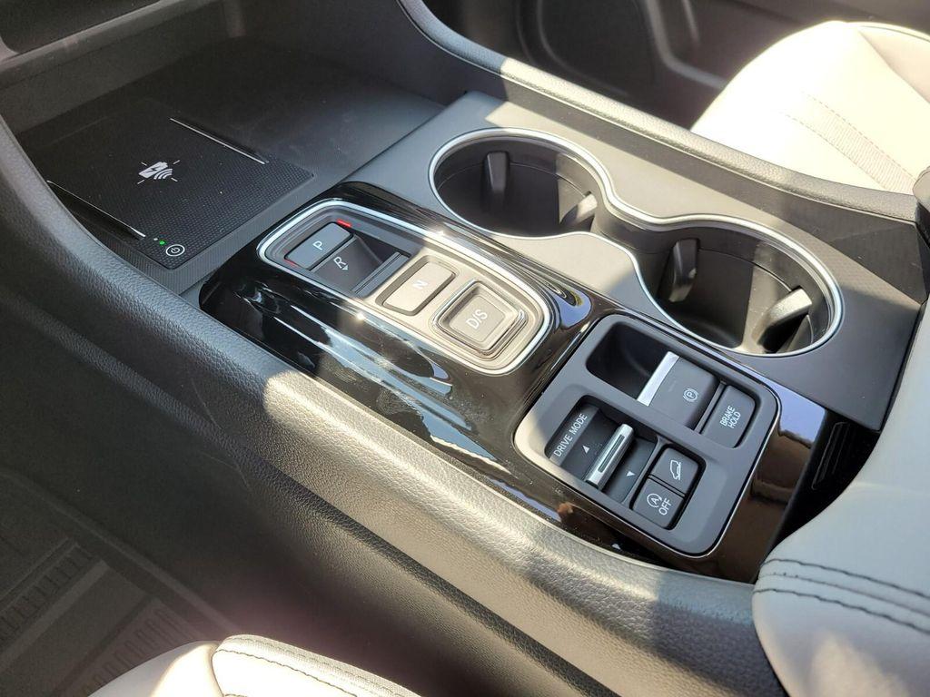 new 2025 Honda Pilot car, priced at $51,095