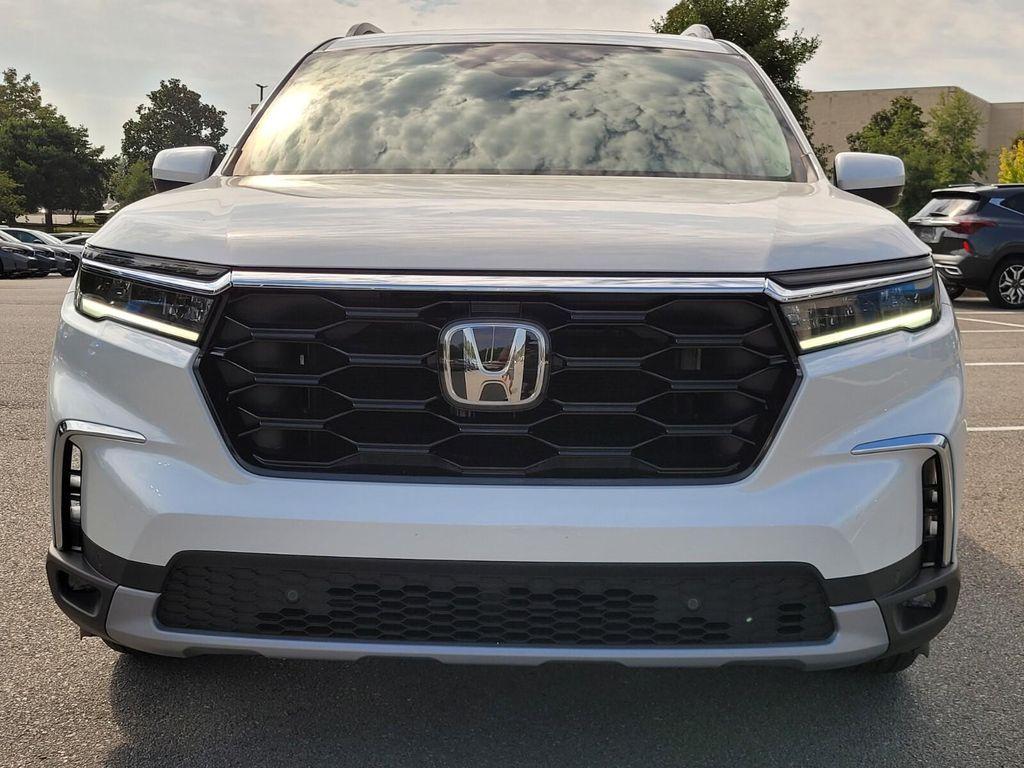 new 2025 Honda Pilot car, priced at $51,550