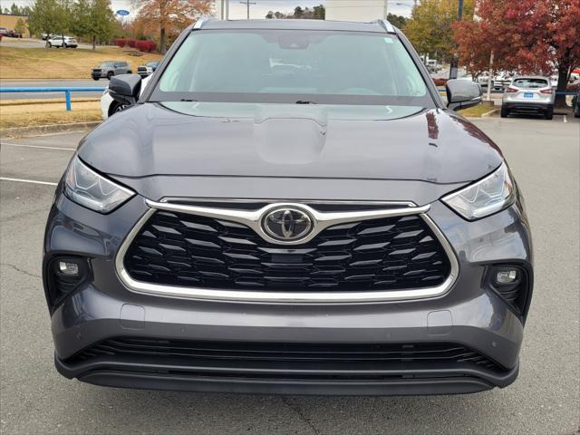 used 2021 Toyota Highlander car, priced at $31,400