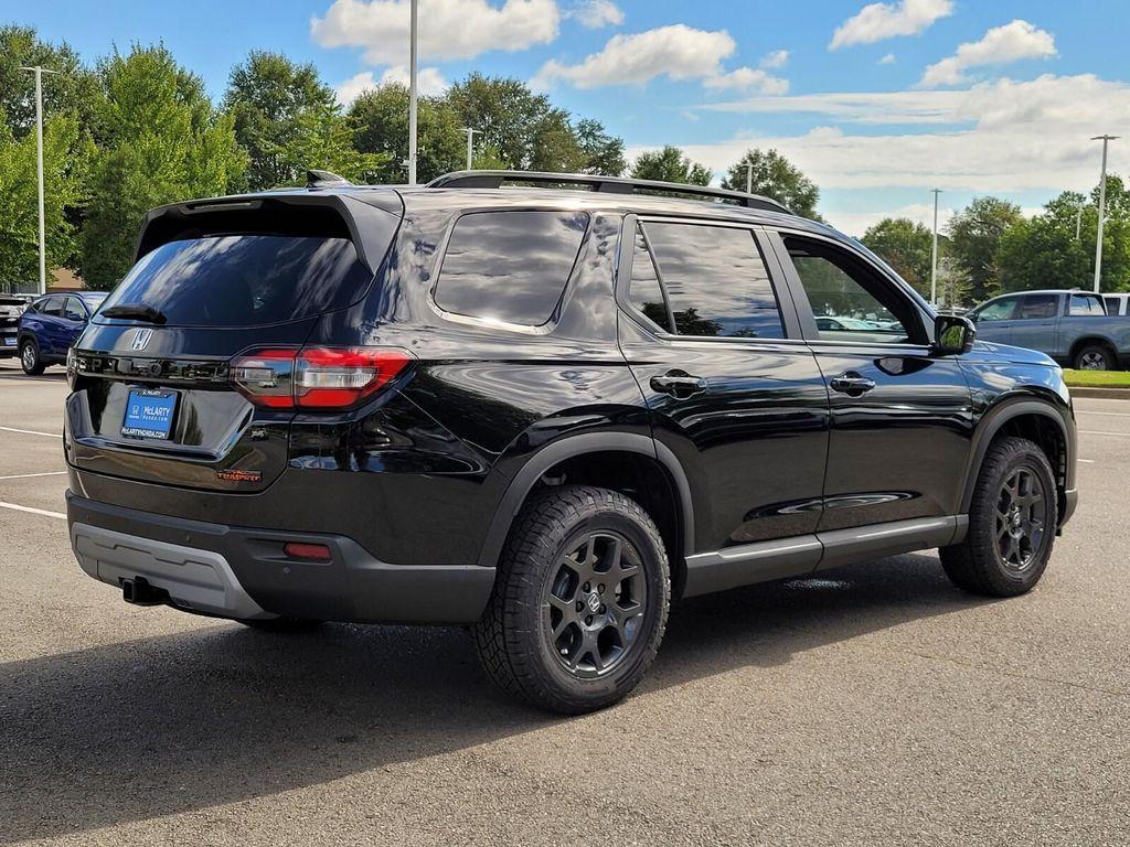 new 2025 Honda Pilot car, priced at $50,895