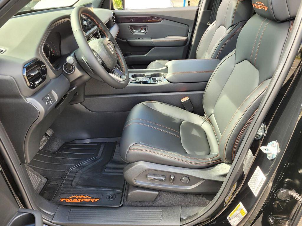 new 2025 Honda Pilot car, priced at $50,895