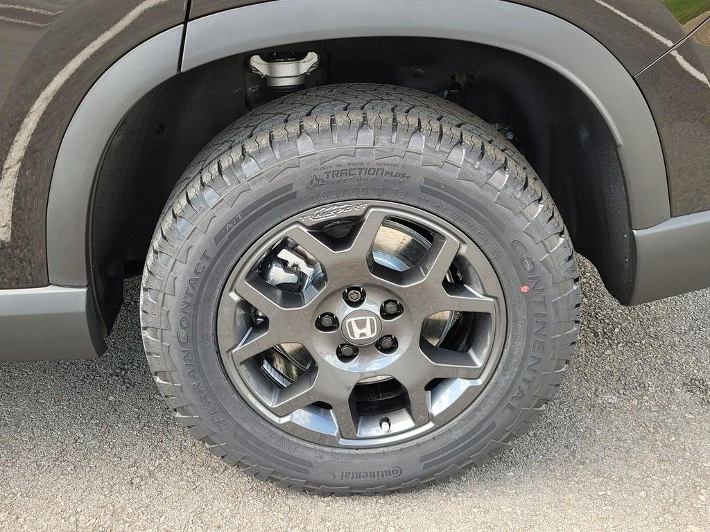 new 2025 Honda Pilot car, priced at $50,895