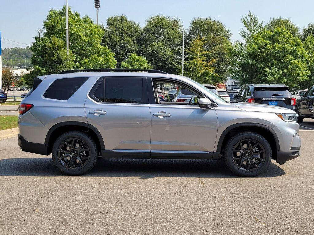 new 2025 Honda Pilot car, priced at $52,995