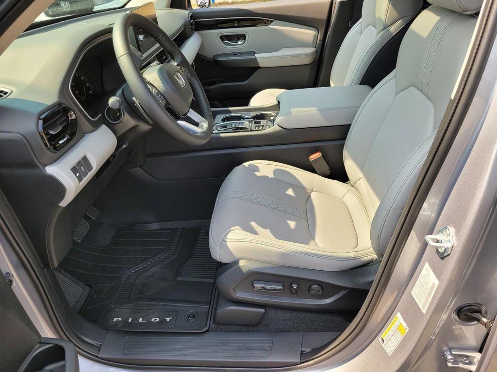new 2025 Honda Pilot car, priced at $52,995