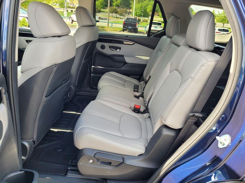 new 2025 Honda Pilot car, priced at $45,725