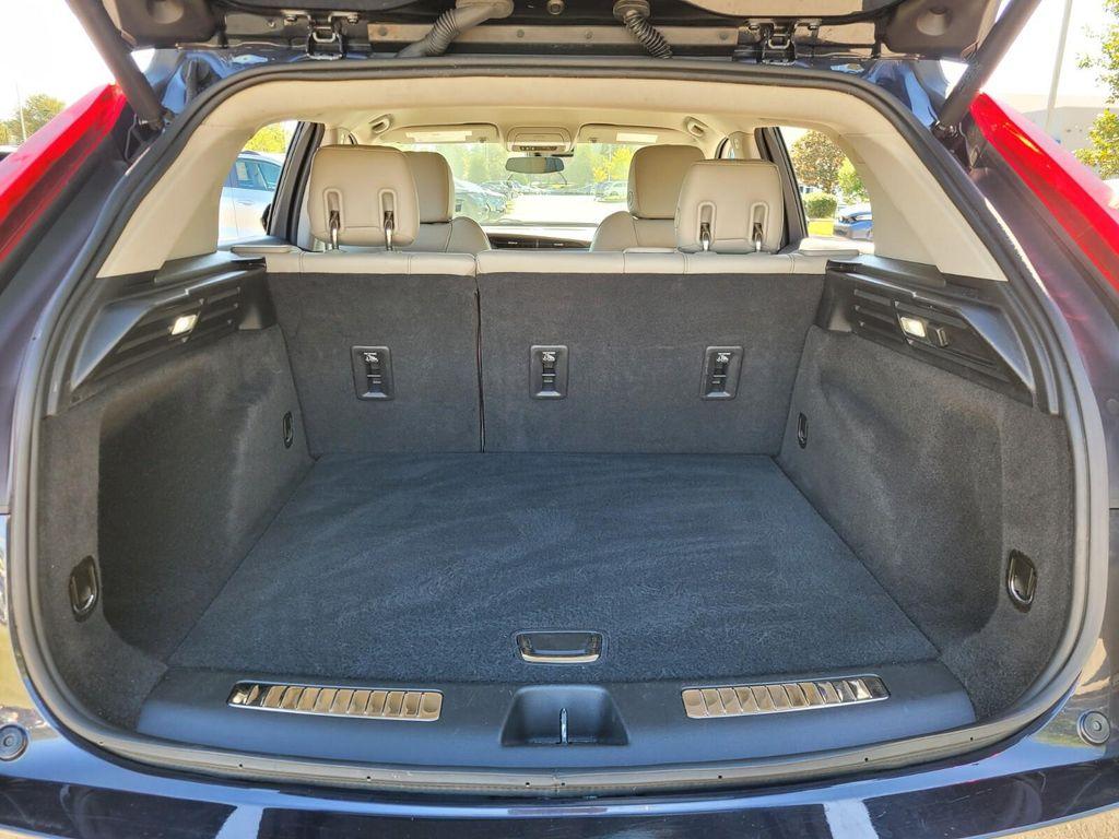 used 2023 Cadillac XT4 car, priced at $24,290