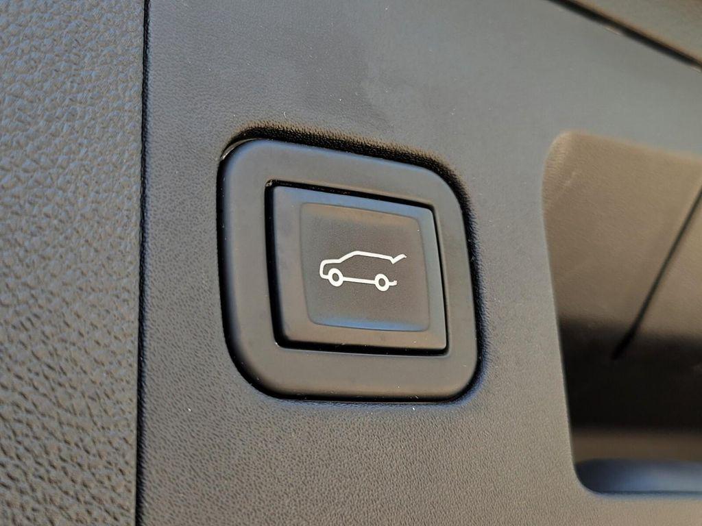 used 2023 Cadillac XT4 car, priced at $24,290