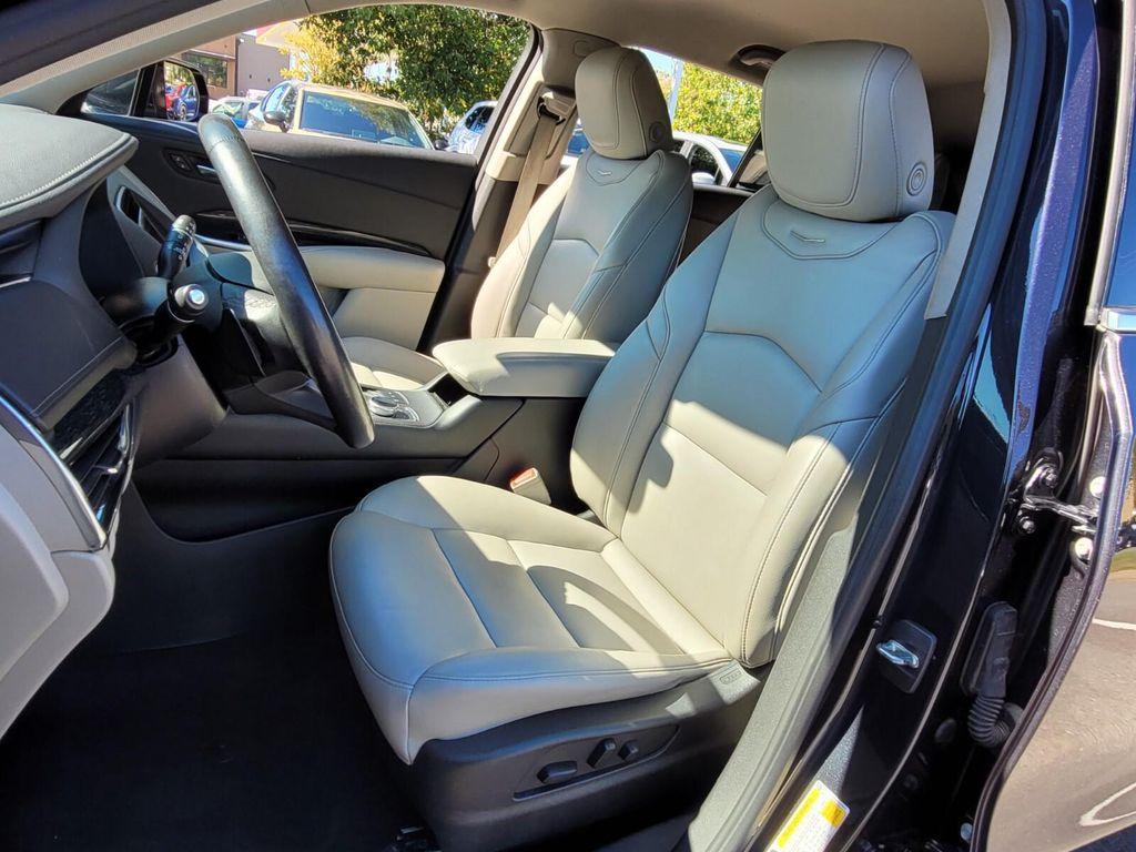 used 2023 Cadillac XT4 car, priced at $24,290