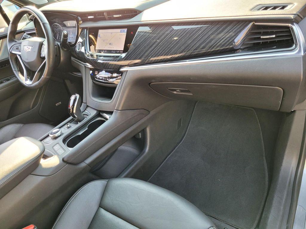used 2023 Cadillac XT6 car, priced at $32,300