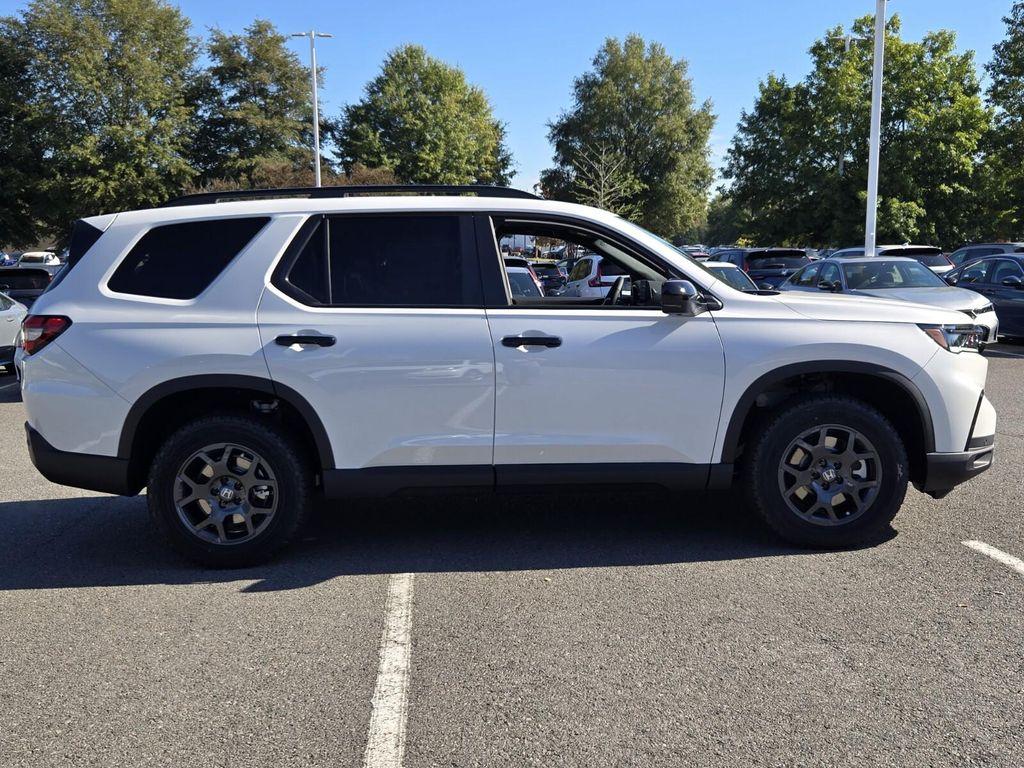 new 2025 Honda Pilot car, priced at $49,859