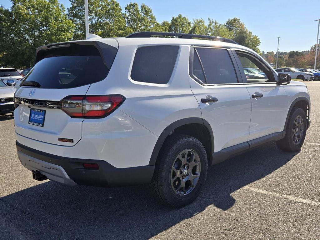 new 2025 Honda Pilot car, priced at $49,859