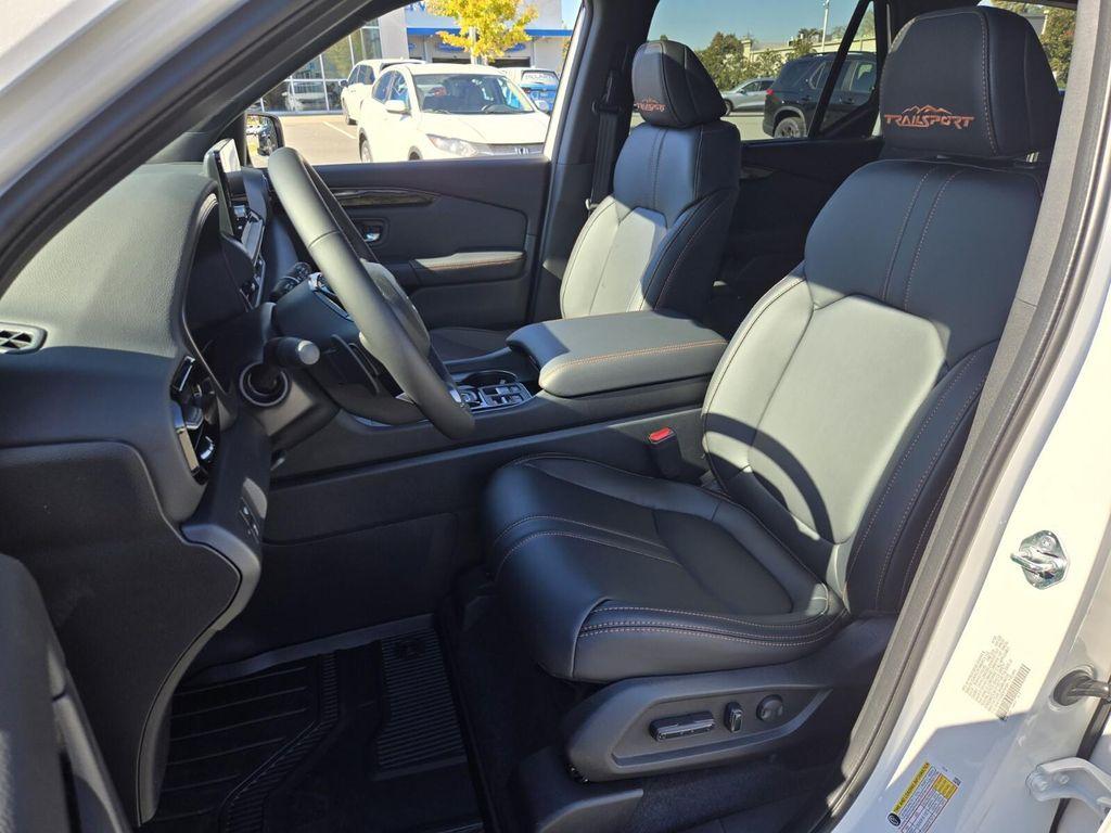 new 2025 Honda Pilot car, priced at $49,859
